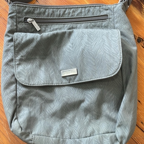 Baggallini Nylon Grey Crossbody Adjustable Bag - Picture 2 of 14